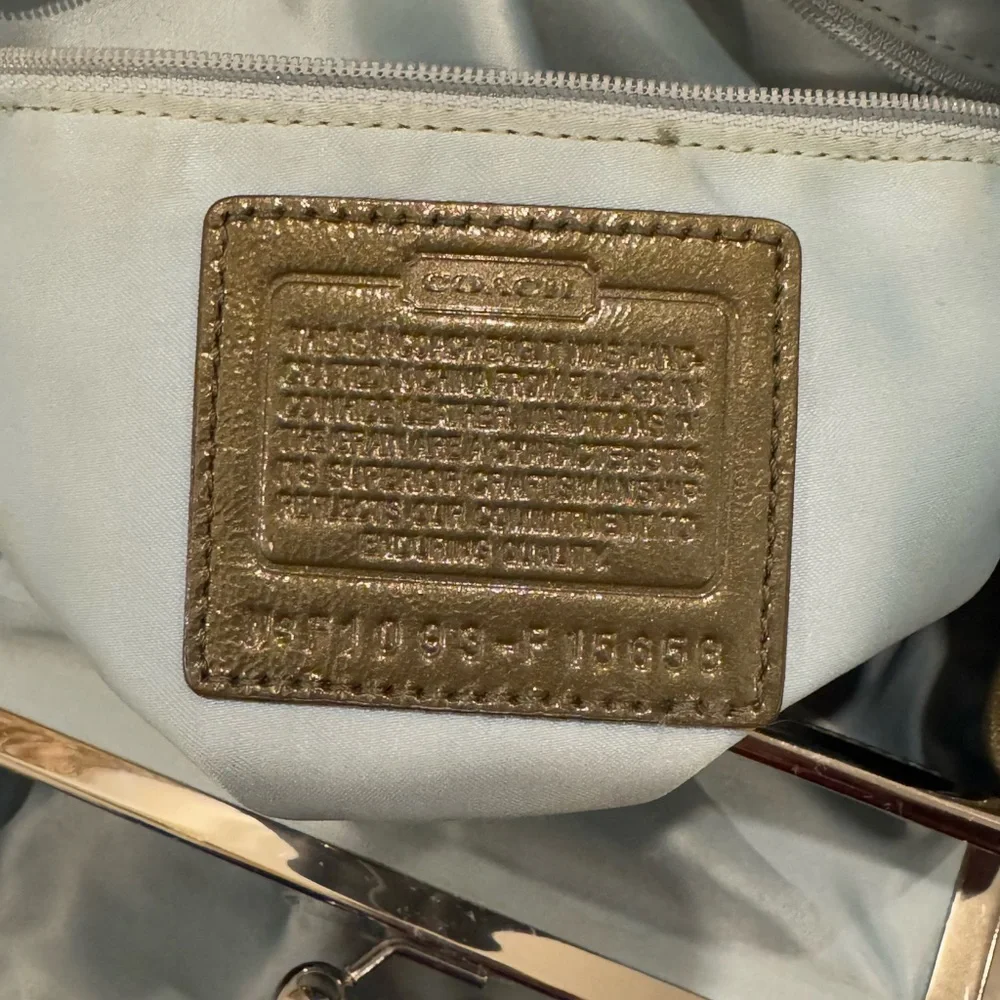 Coach Signature Stitch Patent Leather, Olive Green, 3 Section KISS Lock Purse - Picture 6 of 16